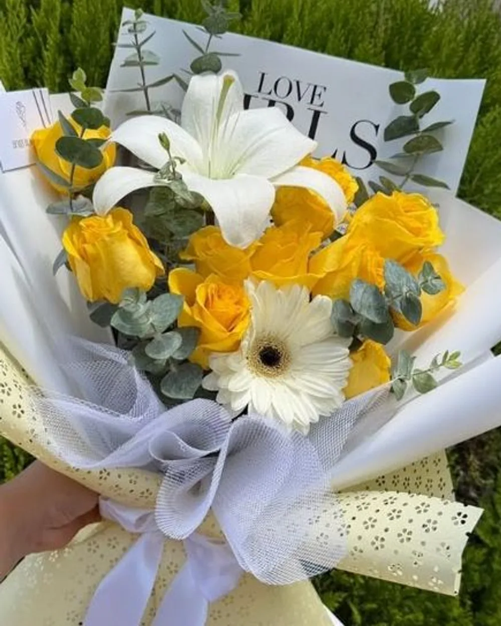 Ramo 1: Rosas amarillas + gerbera + lili + dólar